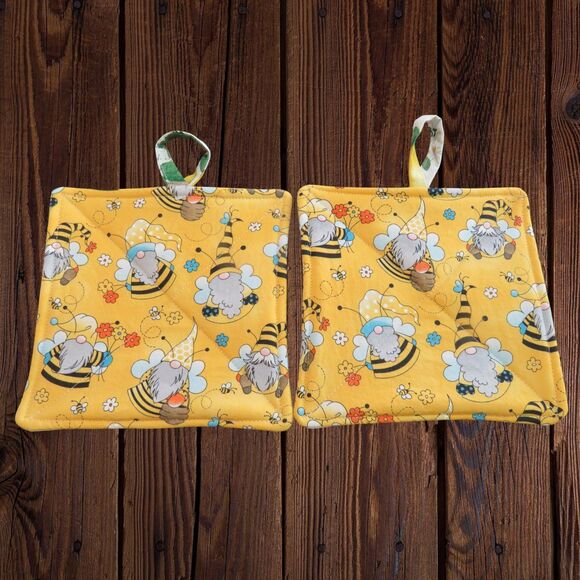 Handmade Quilted Potholder, Reversible Bee Gnomes and Lemon Hot Pad, Set of 2 - Picture 2 of 10